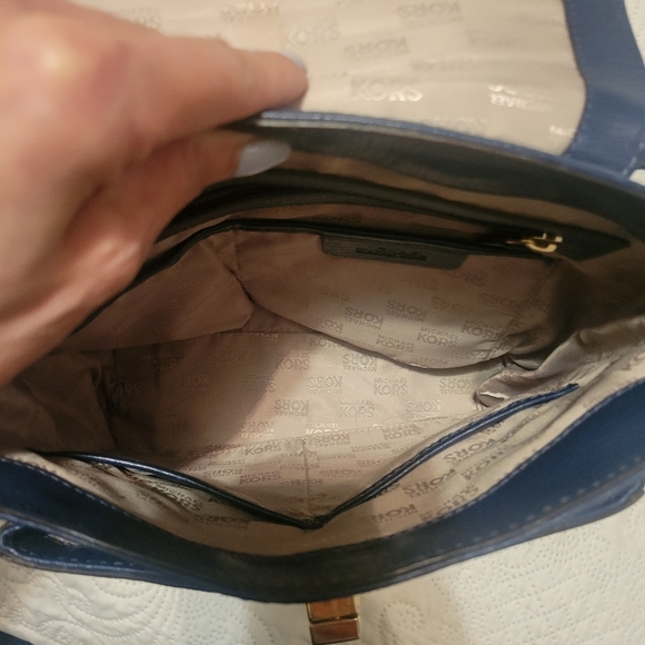 Michael Kors Turn Lock Pebbled Leather Sloan Navy Blue Bag EUC Career Neutral - Picture 2 of 11